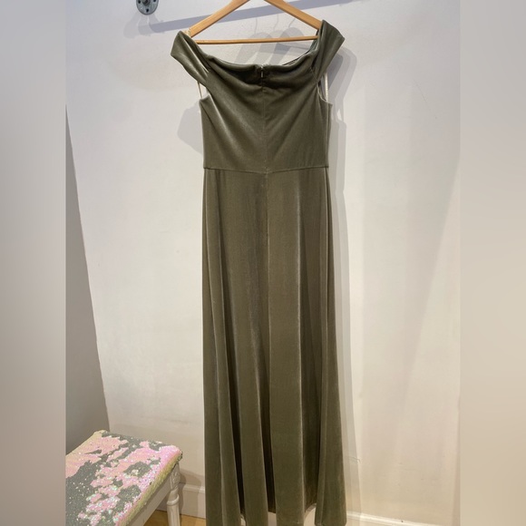 Off shoulder, Sage green velvet dress - Picture 4 of 6
